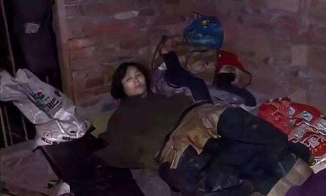 凉山拐卖人口事件凉山州公安局成功破获一起拐卖人口案，抓获犯罪嫌疑人十余名，成功解救多名被拐卖妇女儿童。该案件发生在四川凉山州境内，涉及拐卖人口犯罪活动。警方经过调查，成功追踪到犯罪嫌疑人并将其抓捕归案。警方还积极协调相关部门，对被解救的妇女儿童进行了妥善安置和救助。这起案件的成功破获，彰显了警方打击拐卖人口犯罪的决心和力度，也提醒社会各界要高度重视拐卖人口犯罪的危害性，加强防范和打击力度。同时，也要关注贫困地区的妇女儿童权益保障问题，加强社会救助和关爱力度，从根本上预防和减少拐卖人口犯罪的发生。