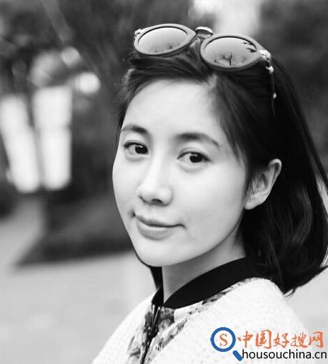 画家女友画家女友通常指的是一位画家的女朋友。她可能是一位模特，也可能是画家创作灵感的主要来源，或者仅仅是支持画家艺术生涯的伙伴。她的角色和身份可以根据情境和关系的变化而变化。
