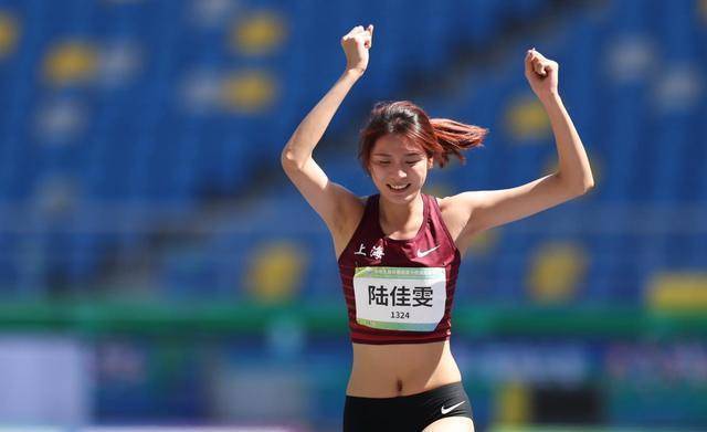 清华跳高美少女清华跳高美少女——运动风采与青春活力的完美结合