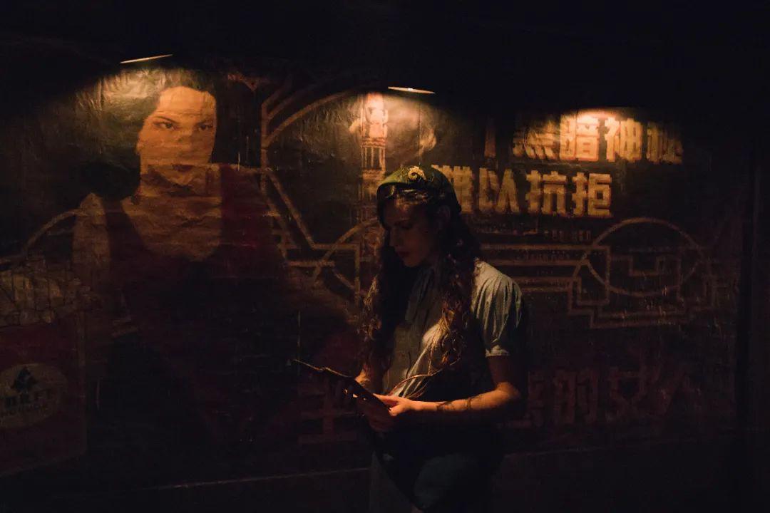 高速戴恐怖面具吓人?系外籍老师外籍老师高速戴恐怖面具吓人，文化交融下的独特体验