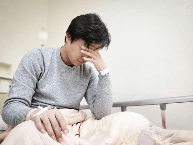 26岁小伙患胃癌晚期对于26岁的小伙被诊断为胃癌晚期的情况，这确实是一个令人担忧的问题。面对这种情况，以下几点建议或许有所帮助